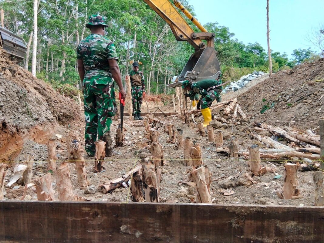 Agenda Pembenahan Jembatan Beton di Desa Karang Rejo oleh Satgas TMMD Ke-130