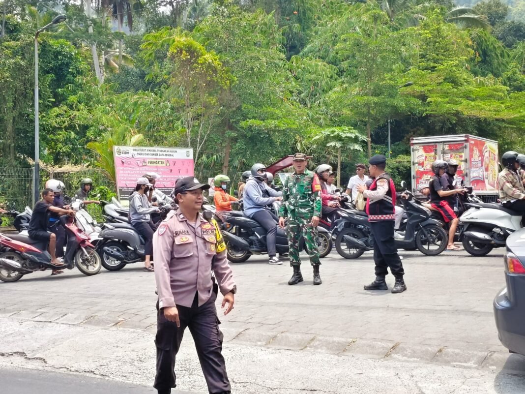 PANTAU PENGISIAN BBM, BABINSA KORAMIL 1626-01/BANGLI TINJAU ANTRIAN