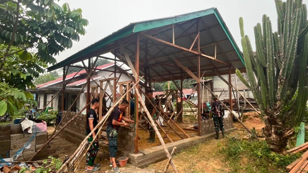 TMMD 1210/Landak: Rumah Ibu Suhanim Mulai Terbangun, Harapan Hidup Lebih Layak