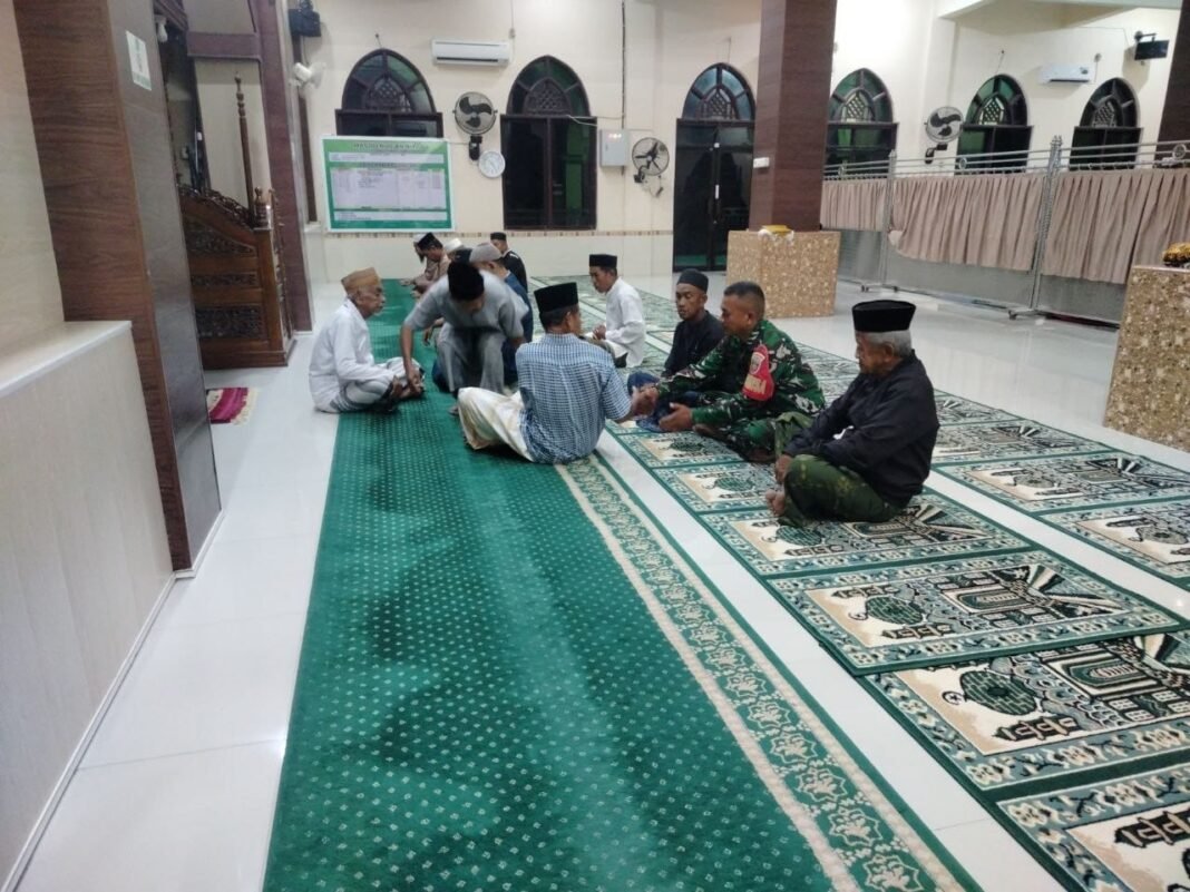 Kegiatan Sholat Subuh Babinsa Kodim 1420/Sidrap, Upaya Memperkuat Hubungan dengan Warga