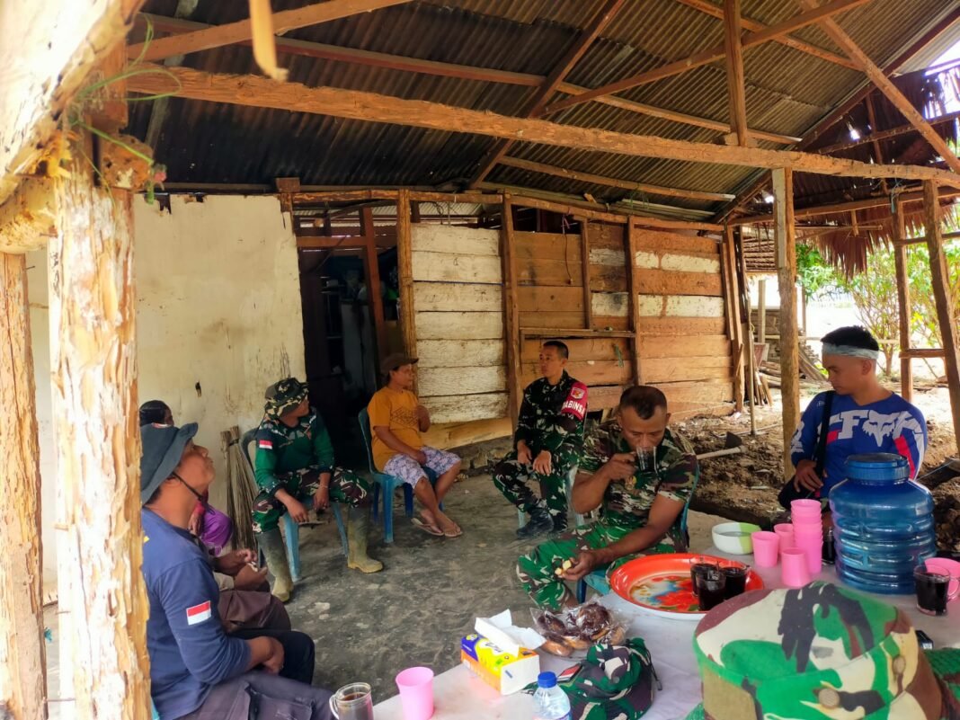 Kedekatan Sosial Satgas TMMD ke-130 di Poso dengan Warga Desa Mayakeli