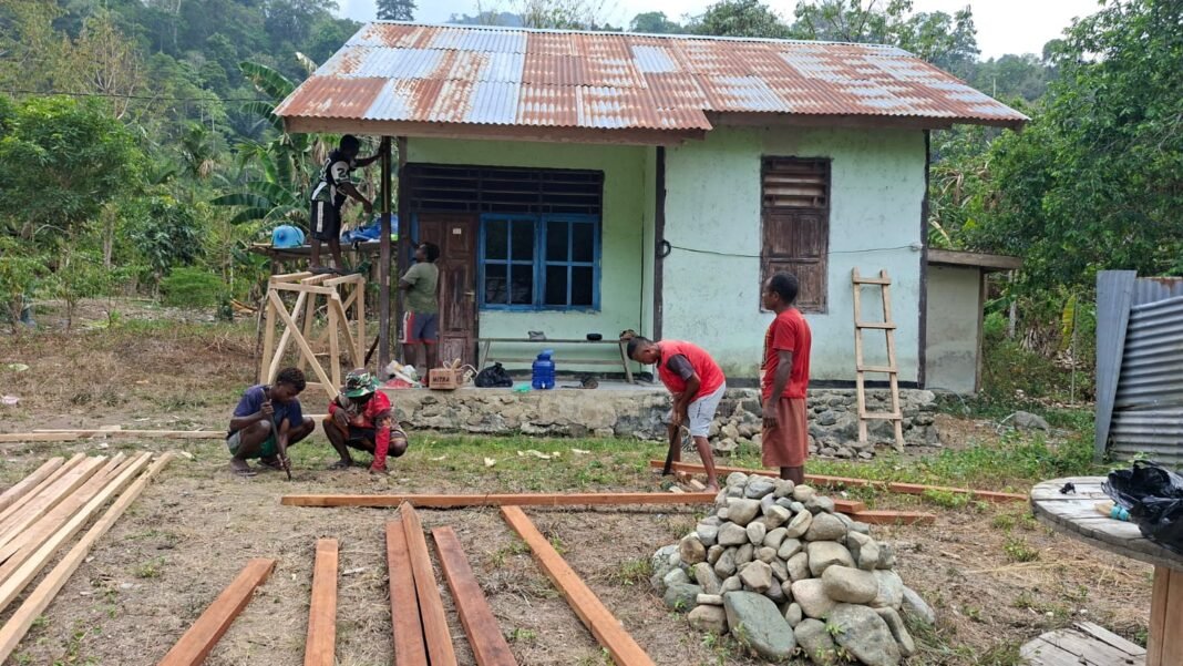 Program RTLH TMMD ke-130: Sinergi TNI dan Warga di Mansel