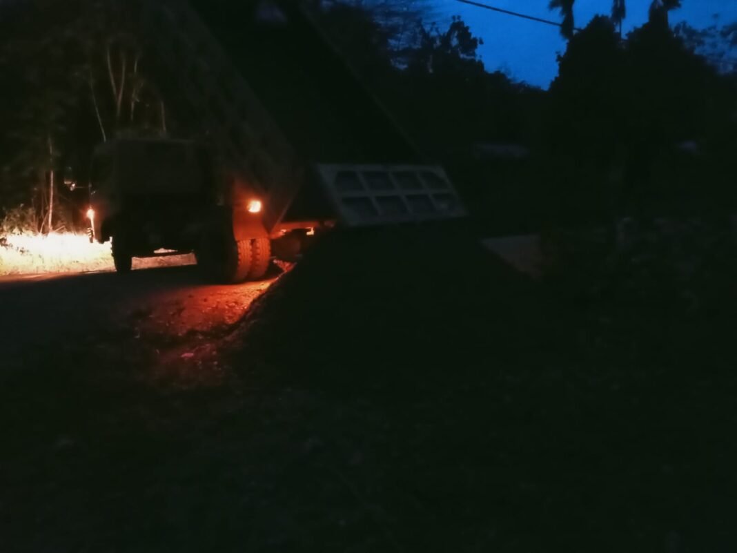 Kehadiran dan Kerja Keras Satgas TMMD ke-130 Kodim 1808/Mansel dalam Pelansiran Material