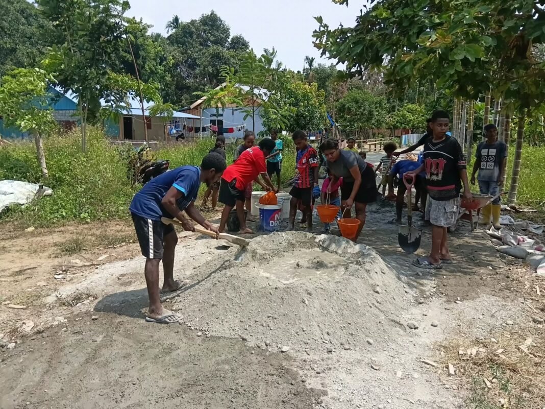 Partisipasi Mama-Mama Papua dalam TMMD Memperkuat Sinergi TNI dan Masyarakat