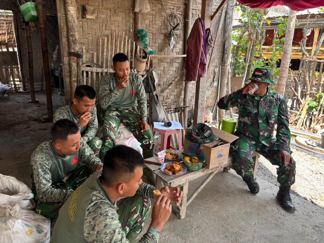 Warga Menyambut Prajurit dengan Hidangan Sederhana namun Berarti