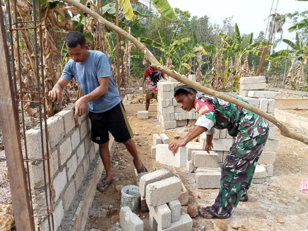 Satgas TMMD ke-130 Bantu Warga Membangun Rumah layak Huni di Desa