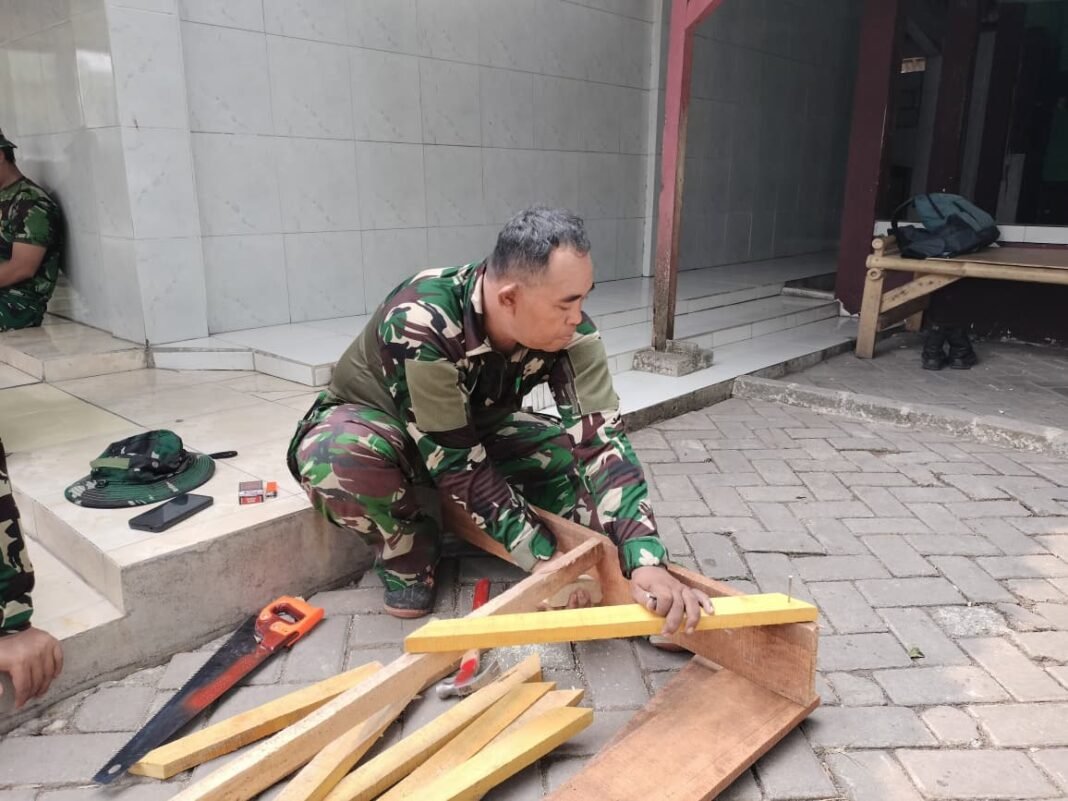 Pembuatan Garuk oleh Satgas TMMD ke-130 Kodim 0510/Tigaraksa Sekaligus Perkuat Dukungan Proyek