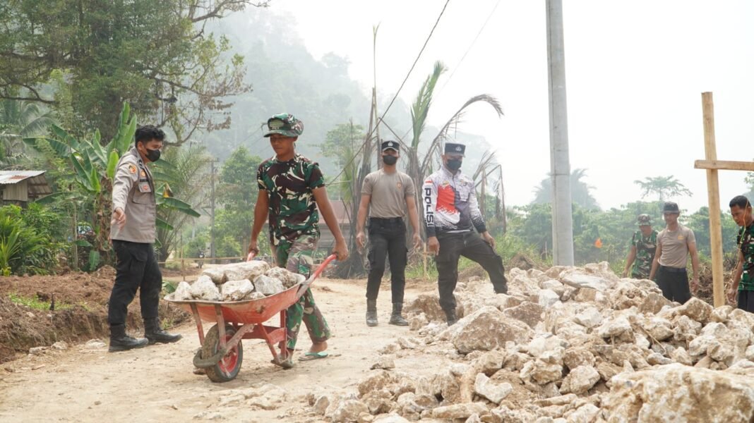 TNI dan Polri Teguhkan Komitmen Bersama Melalui Program TMMD di Luwu Timur
