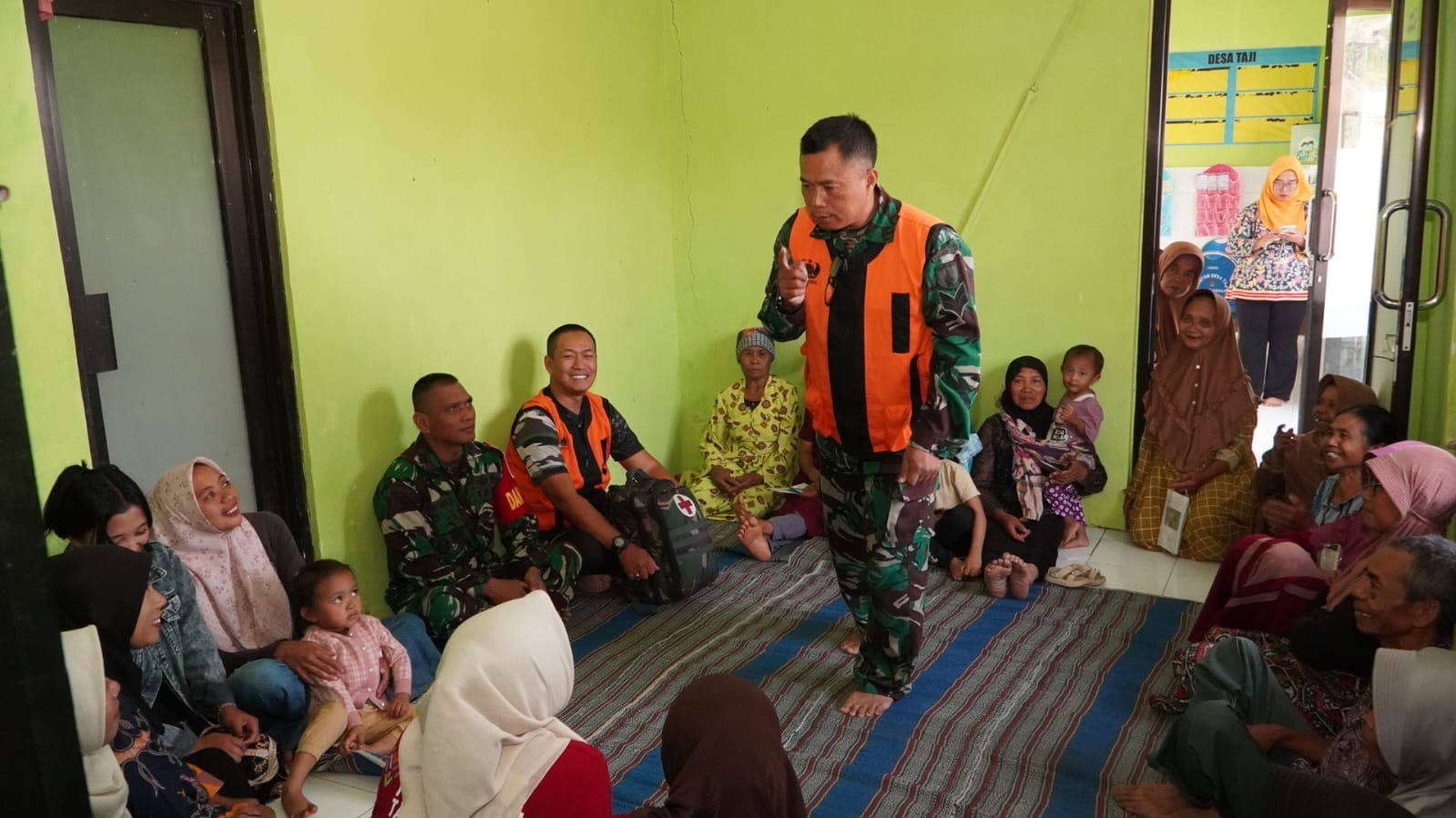 Kegiatan Penyuluhan Kesehatan Satgas TMMD ke-130 di Desa Taji Dorong Kesadaran Hidup Sehat