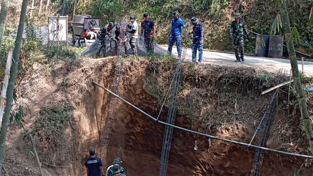 TMMD ke-130: Gotong Royong TNI Membangun Dinding Penahan Tanah