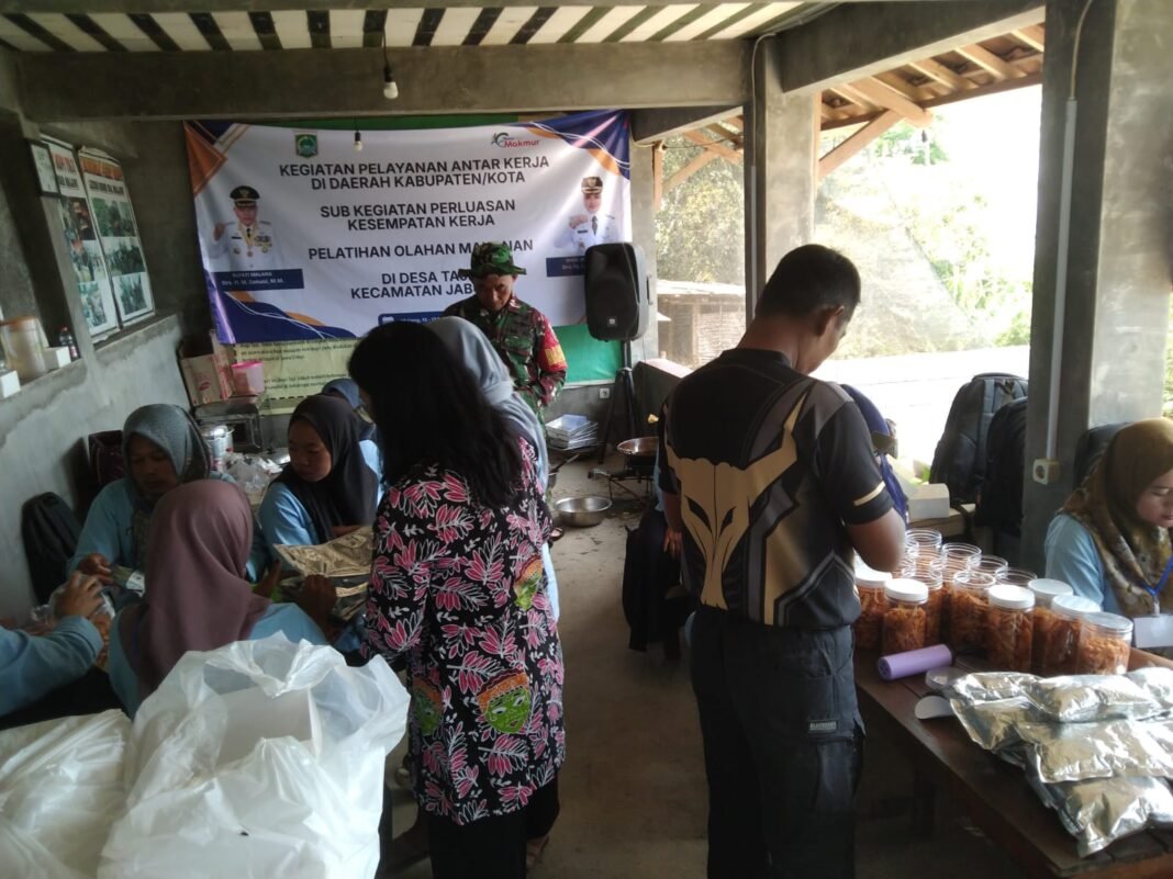 Meningkatkan Keterampilan Ekonomi Melalui Pelatihan Keripik Singkong