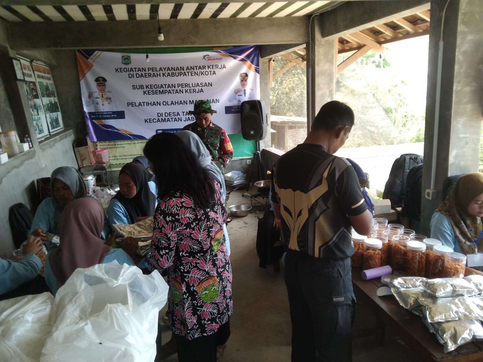 Meningkatkan Keterampilan Ekonomi Melalui Pelatihan Keripik Singkong