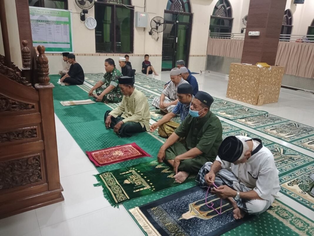 Perkuat Silaturahmi, Babinsa Sidrap Laksanakan Safari Subuh